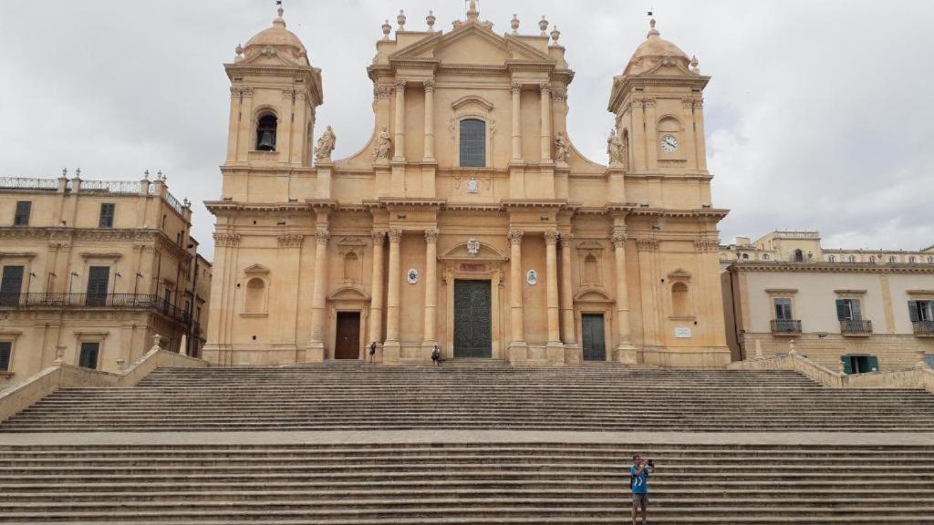 La Casa Re Basuli Villa Noto Luaran gambar